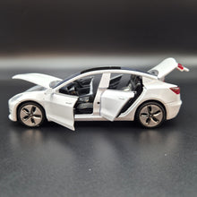 Load image into Gallery viewer, Explorafind 2021 Tesla Model 3 White 1:32 Die Cast Car
