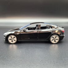 Load image into Gallery viewer, Explorafind 2021 Tesla Model 3 Black 1:32 Die Cast Car
