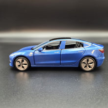 Load image into Gallery viewer, Explorafind 2021 Tesla Model 3 Blue 1:32 Die Cast Car
