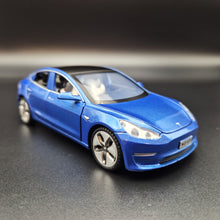 Load image into Gallery viewer, Explorafind 2021 Tesla Model 3 Blue 1:32 Die Cast Car
