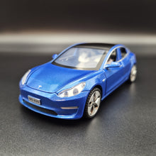 Load image into Gallery viewer, Explorafind 2021 Tesla Model 3 Blue 1:32 Die Cast Car
