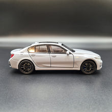 Load image into Gallery viewer, Explorafind 2023 BMW 3 Series 320i Grey 1:32 Die Cast Car
