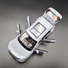 Load image into Gallery viewer, Explorafind 2023 Nissan X-Trail Grey 1:32 Die Cast Car
