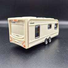 Load image into Gallery viewer, Explorafind 2012 Land Rover Defender with Caravan Black/Cream 1:32 Die Cast
