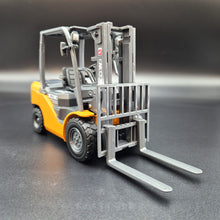 Load image into Gallery viewer, Explorafind Toyota Style Forklift Truck Orange 1:20 Die Cast
