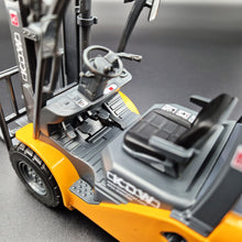 Load image into Gallery viewer, Explorafind Toyota Style Forklift Truck Orange 1:20 Die Cast
