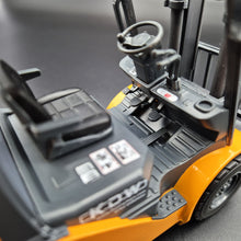 Load image into Gallery viewer, Explorafind Toyota Style Forklift Truck Orange 1:20 Die Cast
