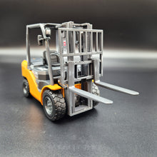 Load image into Gallery viewer, Explorafind Toyota Style Forklift Truck Orange 1:20 Die Cast
