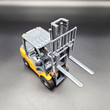 Load image into Gallery viewer, Explorafind Toyota Style Forklift Truck Orange 1:20 Die Cast
