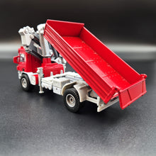 Load image into Gallery viewer, Explorafind 2009 Scania Style Truck with Crane (Hiab) Red 1:50 Die Cast Truck
