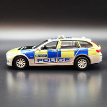 Load image into Gallery viewer, Explorafind 2017 BMW Series 5 F11 London Metropolitan Police 1:64 Die Cast Car New
