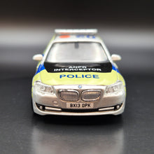 Load image into Gallery viewer, Explorafind 2017 BMW Series 5 F11 London Metropolitan Police 1:64 Die Cast Car New
