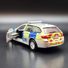 Load image into Gallery viewer, Explorafind 2017 BMW Series 5 F11 London Metropolitan Police 1:64 Die Cast Car New
