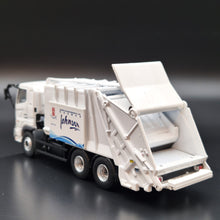 Load image into Gallery viewer, Explorafind 2019 Hino Series 700 Garbage Truck White 1:76 Die Cast Truck New
