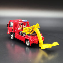 Load image into Gallery viewer, Explorafind 2015 Isuzu N Series NPR Tow Truck Taiwan Police 1:64 Die Cast Truck New
