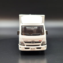 Load image into Gallery viewer, Explorafind 2022 Hino 300 Series Box Truck White 1:76 Die Cast Truck New
