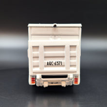 Load image into Gallery viewer, Explorafind 2022 Hino 300 Series Box Truck White 1:76 Die Cast Truck New
