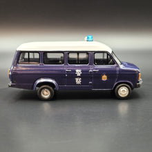 Load image into Gallery viewer, Explorafind 1980 Ford Transit MKII Royal Hong Kong Police Van AM8145 1:76 Die Cast New
