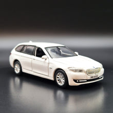 Load image into Gallery viewer, Explorafind 2017 BMW Series 5 F11 White 1:64 Die Cast Car New
