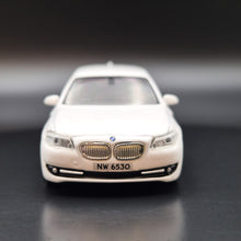 Load image into Gallery viewer, Explorafind 2017 BMW Series 5 F11 White 1:64 Die Cast Car New
