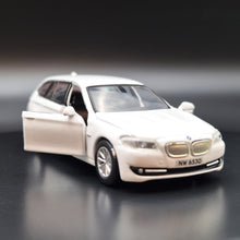 Load image into Gallery viewer, Explorafind 2017 BMW Series 5 F11 White 1:64 Die Cast Car New
