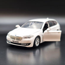 Load image into Gallery viewer, Explorafind 2017 BMW Series 5 F11 White 1:64 Die Cast Car New
