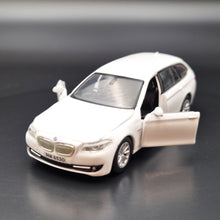 Load image into Gallery viewer, Explorafind 2017 BMW Series 5 F11 White 1:64 Die Cast Car New
