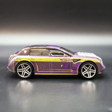 Load image into Gallery viewer, Hot Wheels 2010 Unobtainium 1 Purple (Cold), Green (Warm) Color Shifters
