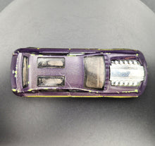 Load image into Gallery viewer, Hot Wheels 2010 Unobtainium 1 Purple (Cold), Green (Warm) Color Shifters
