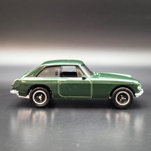 Load image into Gallery viewer, Matchbox 2021 1971 MGB GT Coupe Dark Green #42 MBX Metro
