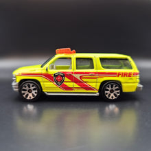 Load image into Gallery viewer, Matchbox 2005 2000 Chevrolet Suburban Neon Yellow #40
