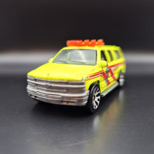 Load image into Gallery viewer, Matchbox 2005 2000 Chevrolet Suburban Neon Yellow #40
