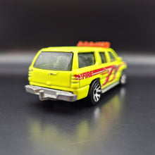 Load image into Gallery viewer, Matchbox 2005 2000 Chevrolet Suburban Neon Yellow #40
