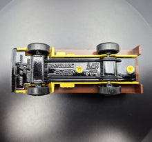 Load image into Gallery viewer, Matchbox 1976 Dodge Cattle Truck Yellow #71 Superfast
