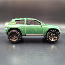 Load image into Gallery viewer, Matchbox 2004 Jeep Compass Green #51 Hero City Off Road 1/5
