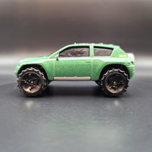 Load image into Gallery viewer, Matchbox 2004 Jeep Compass Green #51 Hero City Off Road 1/5
