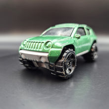 Load image into Gallery viewer, Matchbox 2004 Jeep Compass Green #51 Hero City Off Road 1/5
