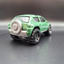 Load image into Gallery viewer, Matchbox 2004 Jeep Compass Green #51 Hero City Off Road 1/5
