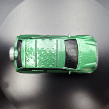 Load image into Gallery viewer, Matchbox 2004 Jeep Compass Green #51 Hero City Off Road 1/5
