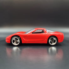 Load image into Gallery viewer, Hot Wheels 2000 &#39;97 Corvette Red - From Hot Wheels Detail Centre Playset
