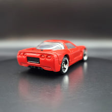 Load image into Gallery viewer, Hot Wheels 2000 &#39;97 Corvette Red - From Hot Wheels Detail Centre Playset
