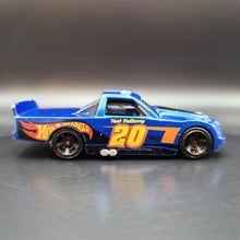 Load image into Gallery viewer, Hot Wheels 2015 Circle Trucker Blue #132 HW Race - HW Race Team 7/10
