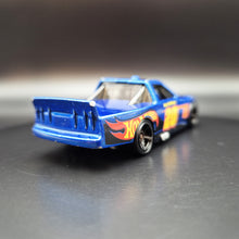 Load image into Gallery viewer, Hot Wheels 2015 Circle Trucker Blue #132 HW Race - HW Race Team 7/10
