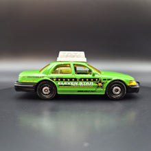 Load image into Gallery viewer, Matchbox 2012 2006 Ford Crown Victoria Green Airport Ground Crew 5-Pack Loose
