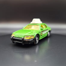 Load image into Gallery viewer, Matchbox 2012 2006 Ford Crown Victoria Green Airport Ground Crew 5-Pack Loose
