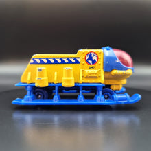 Load image into Gallery viewer, Matchbox 1999 Submersible Yellow/Blue #40 Ocean Series 5/5
