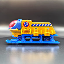 Load image into Gallery viewer, Matchbox 1999 Submersible Yellow/Blue #40 Ocean Series 5/5
