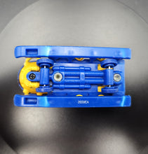 Load image into Gallery viewer, Matchbox 1999 Submersible Yellow/Blue #40 Ocean Series 5/5
