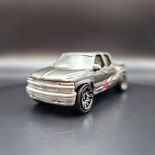 Load image into Gallery viewer, Matchbox 2010 1999 Chevrolet Silverado Dark Grey Camping Adventure Pack Loose
