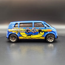 Load image into Gallery viewer, Matchbox 2004 Volkswagen Microbus Dark Blue #57 Hero City
